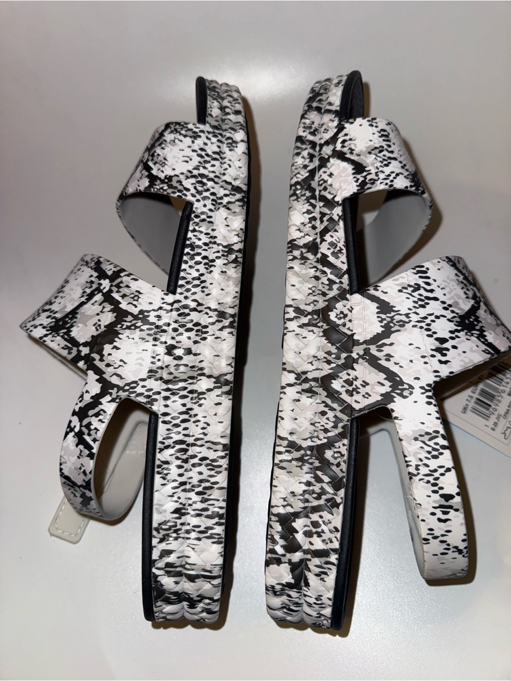 NEW WITH TAGS Reef Women's Water Vista Waterproof Sandals - Picture 4 of 7